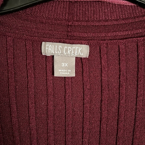 Beautifully soft extra long cardigan. A perfect addition to your fall wardrobe. - Picture 2 of 4